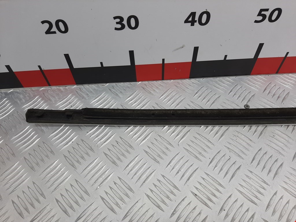 Уплотнитель (внутри) VOLKSWAGEN Passat B5 1997-2005