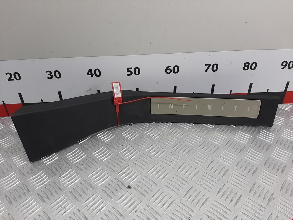 Накладка декоративная на порог правая Infiniti QX56 (JA60) (2004-2010)