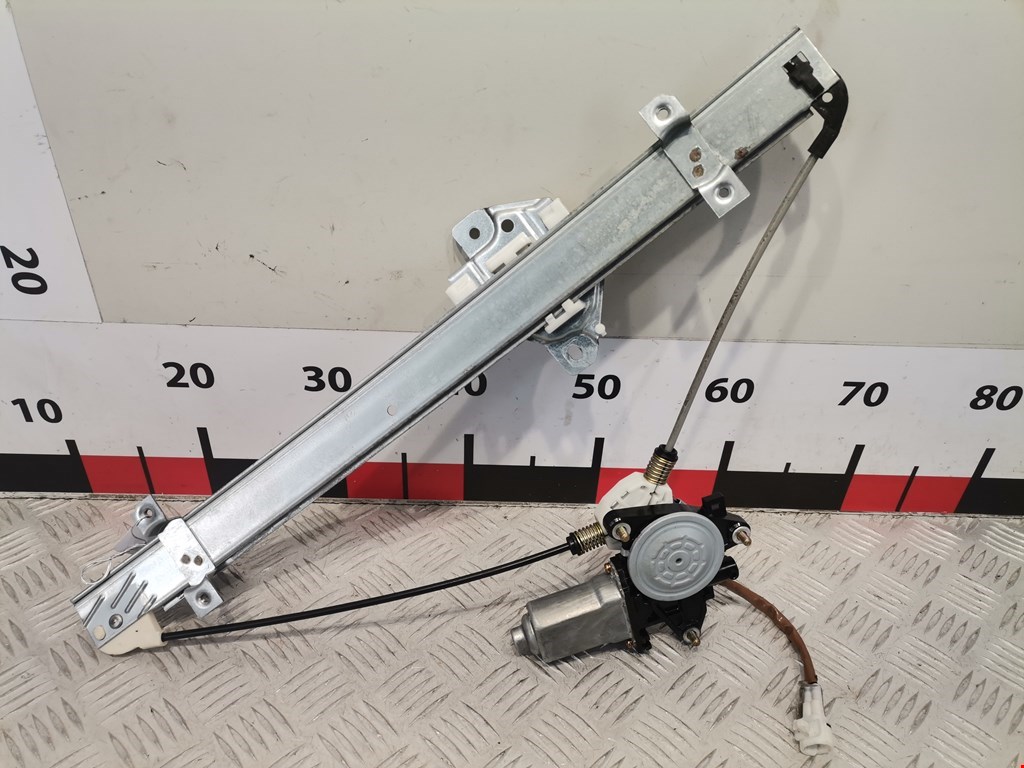 Стеклоподъемник электрический двери передней правой Mazda Premacy (1999-2017)