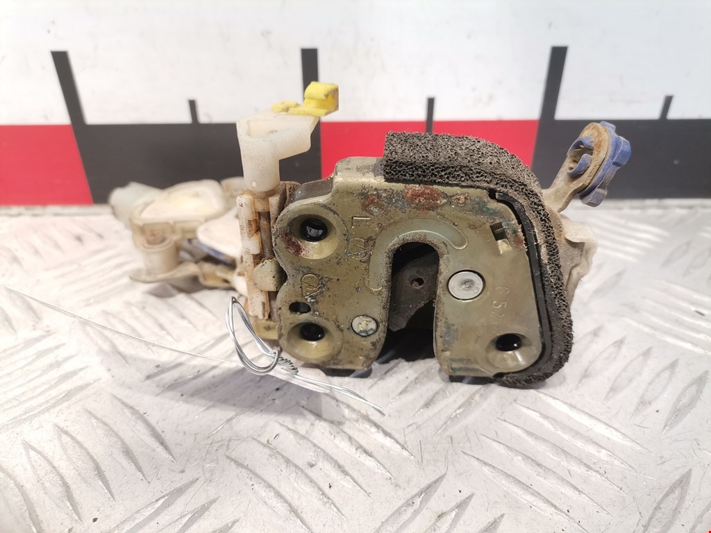 Замок двери передней левой SUBARU Legacy 1994-1999