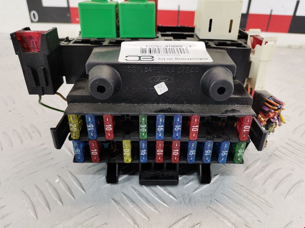 Датчик уровня в бачок омывателя MAZDA 121 1987-1991