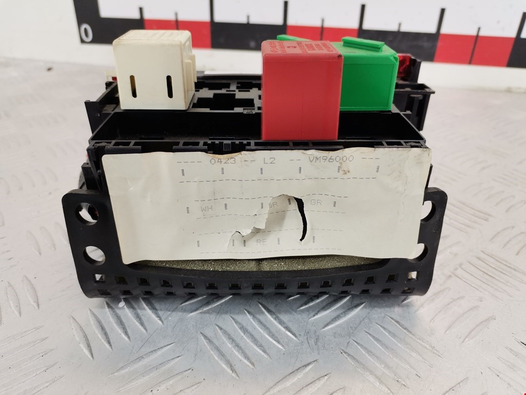 Датчик уровня в бачок омывателя MAZDA 121 1987-1991