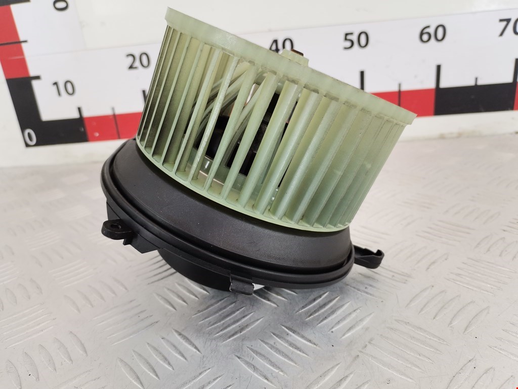 Моторчик (мотор) отопителя салона VOLKSWAGEN Passat B5 1997-2005