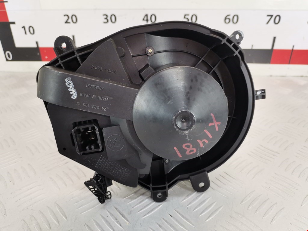 Моторчик (мотор) отопителя салона VOLKSWAGEN Passat B5 1997-2005