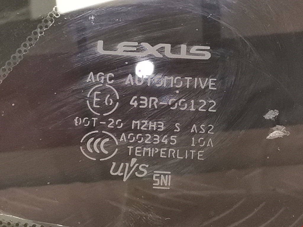 Стекло кузовное глухое правое LEXUS CT 2010-2018