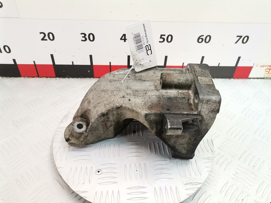 Кронштейн (крепление лапа) двигателя Mercedes E-Class (W212) (2009-2016)