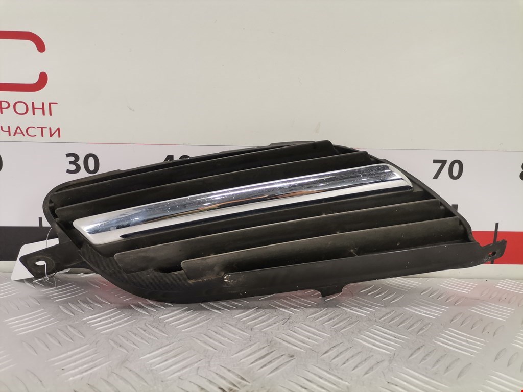 Решетка радиатора NISSAN Almera Tino 2000-2006