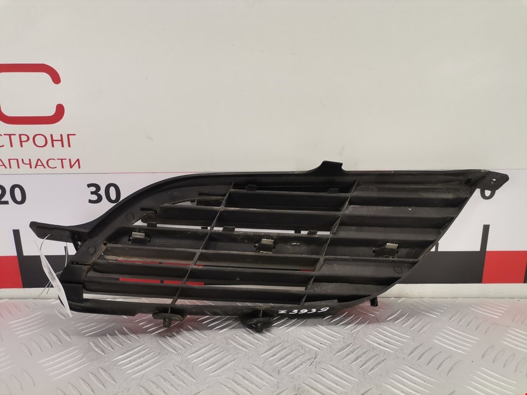 Решетка радиатора NISSAN Almera Tino 2000-2006