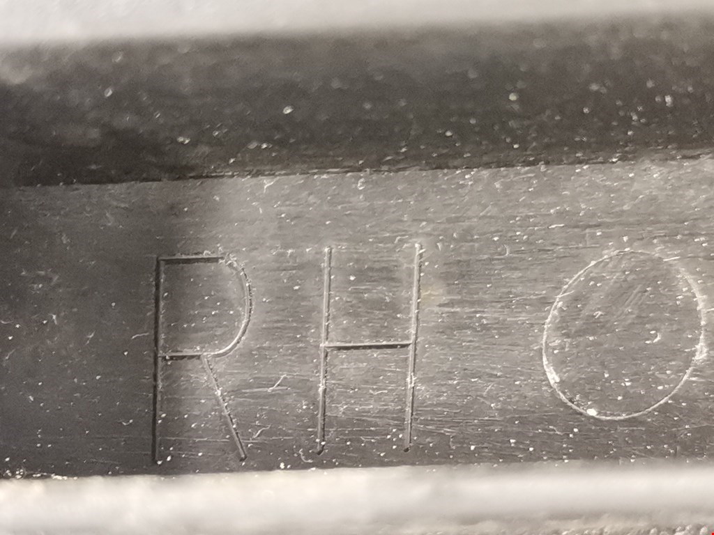 Решетка радиатора NISSAN Almera Tino 2000-2006