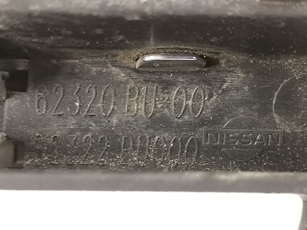 Решетка радиатора NISSAN Almera Tino 2000-2006