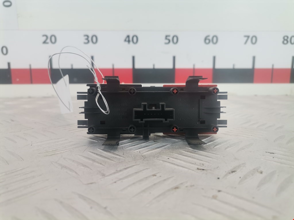 Кнопка аварийной сигнализации (аварийки) RENAULT Megane II 2002-2009