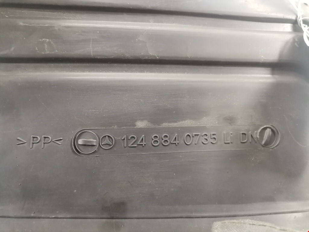 Локер (подкрылок) передний левый MERCEDES-BENZ E-Class W124 1993-1996