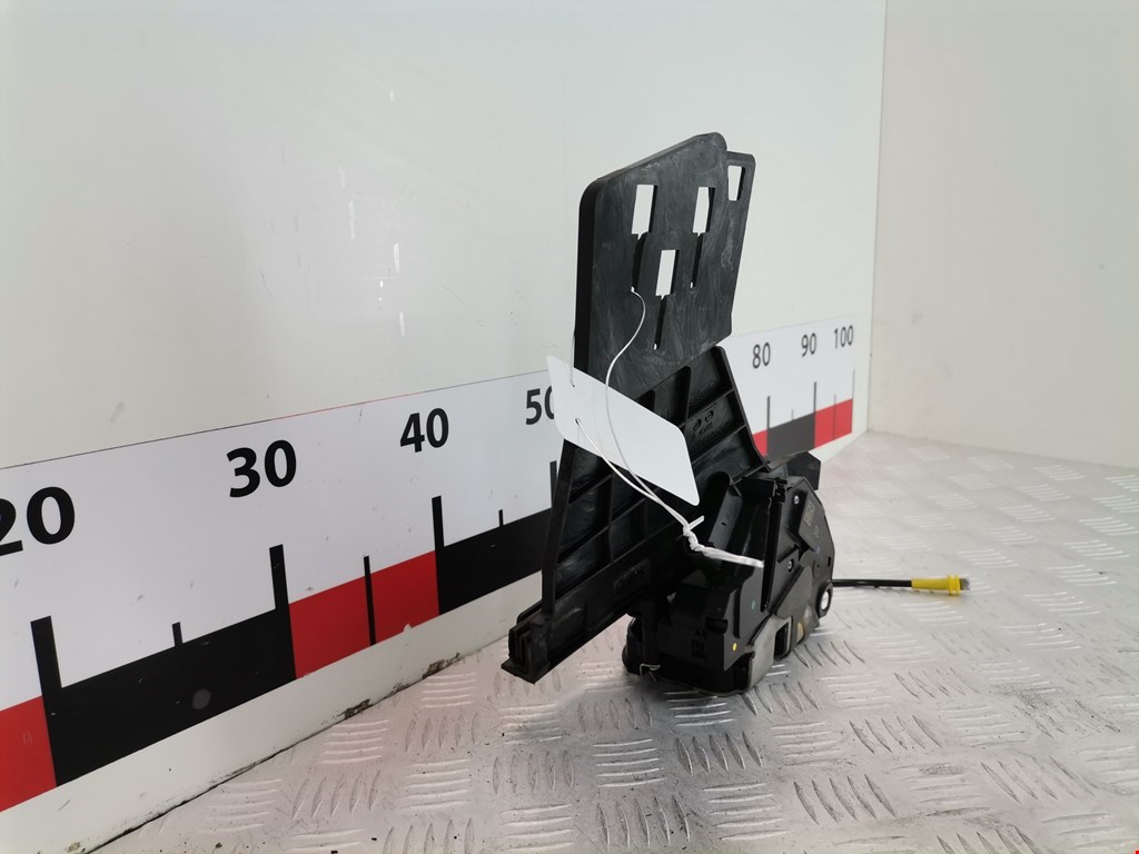 Замок двери задней правой FORD Fiesta 2008-2012