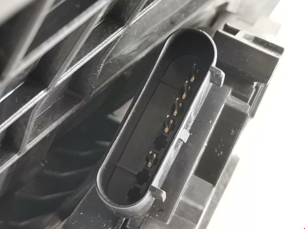 Замок двери задней правой FORD Fiesta 2008-2012