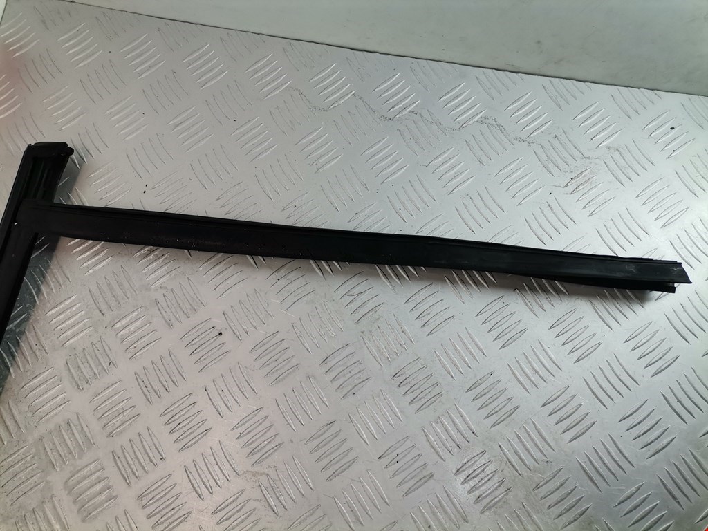 Уплотнитель (внутри) FORD Galaxy 2006-2015