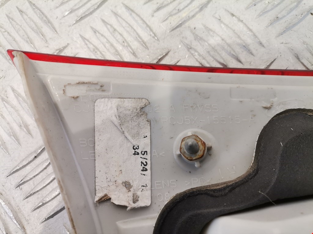 Фонарь задний внутренний правый FORD Escape 2012-2015