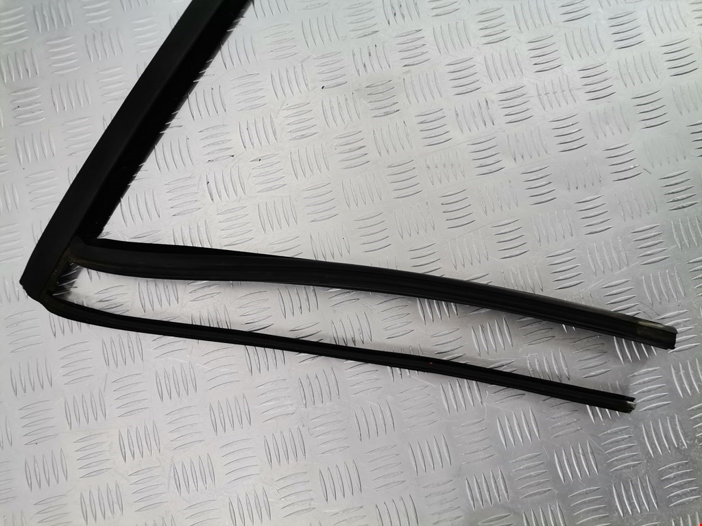 Уплотнитель (внутри) FORD Galaxy 2006-2015