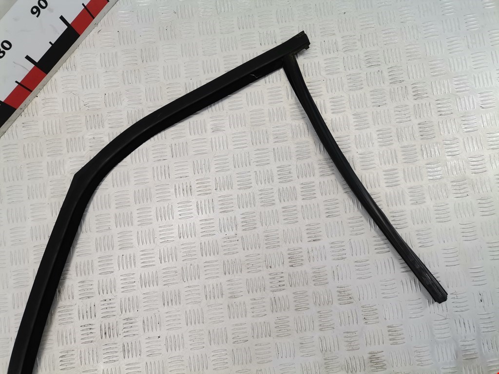 Уплотнитель (внутри) FORD Galaxy 2006-2015