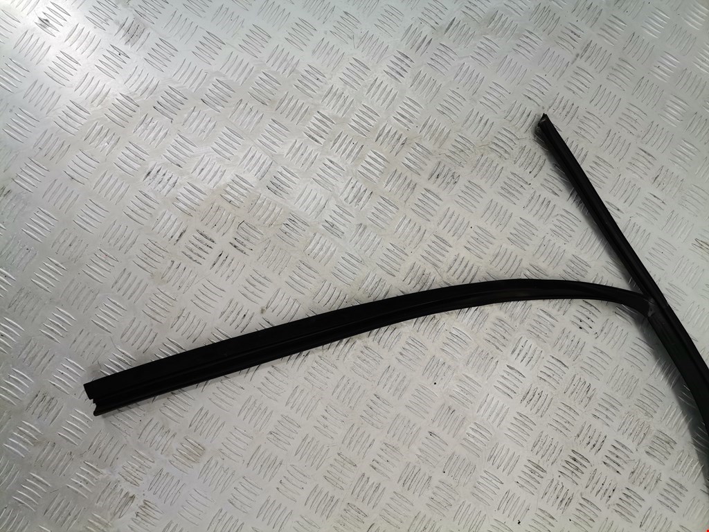 Уплотнитель (внутри) FORD Galaxy 2006-2015