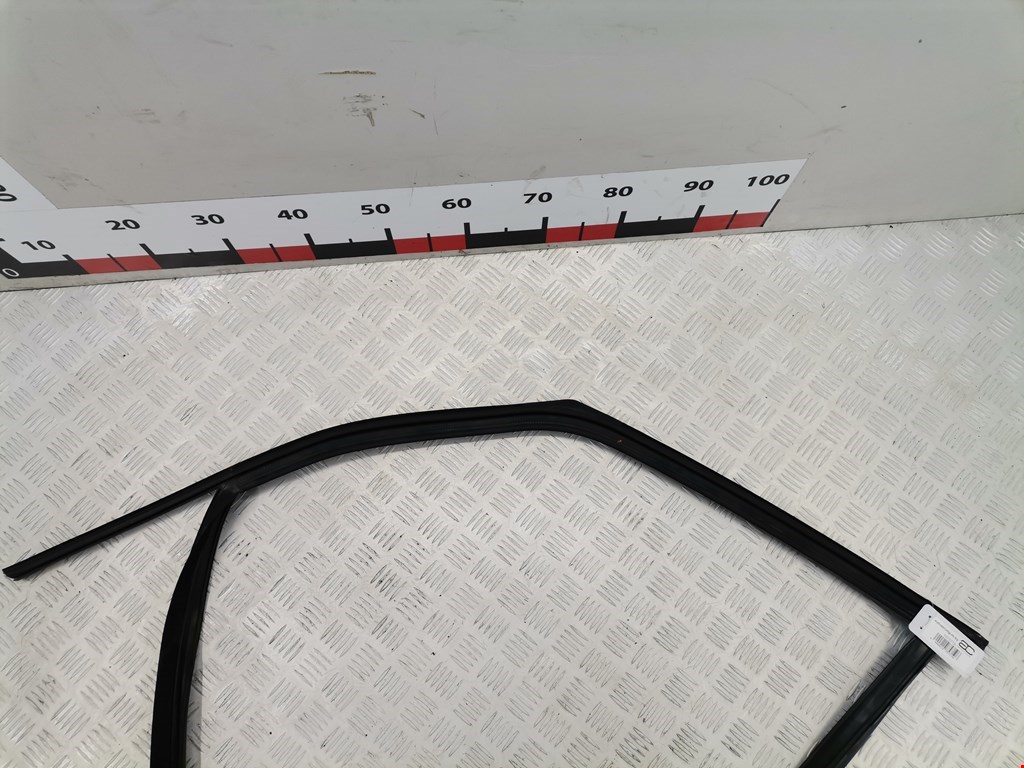 Уплотнитель (внутри) FORD Galaxy 2006-2015