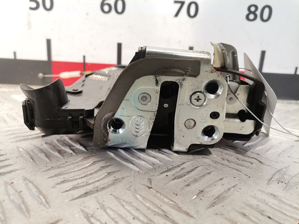 Замок двери передней правой LEXUS CT 2010-2018