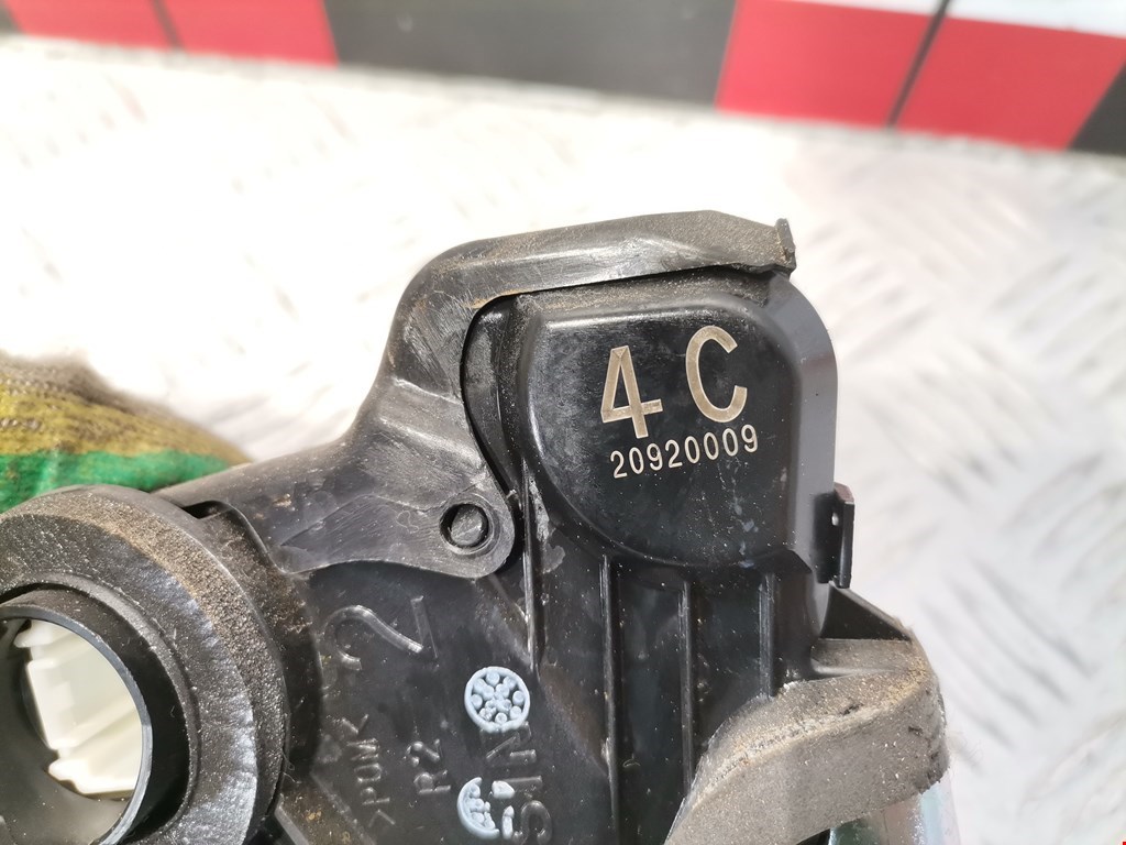 Замок двери передней правой LEXUS CT 2010-2018