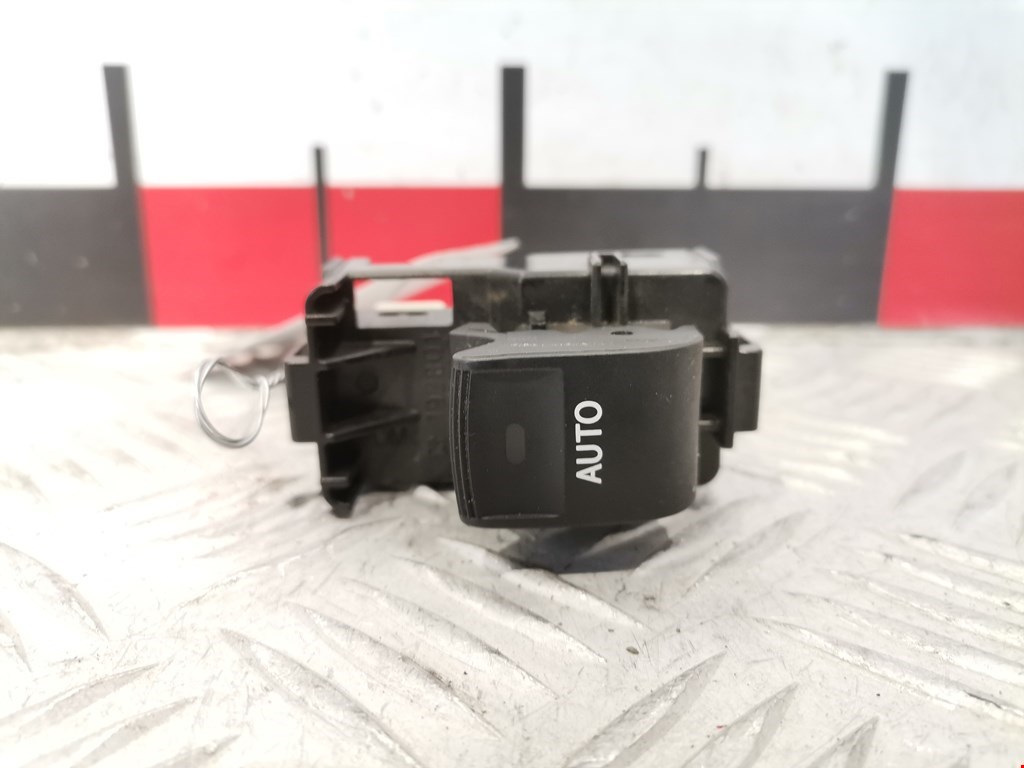 Кнопка стеклоподъемника LEXUS CT 2010-2018