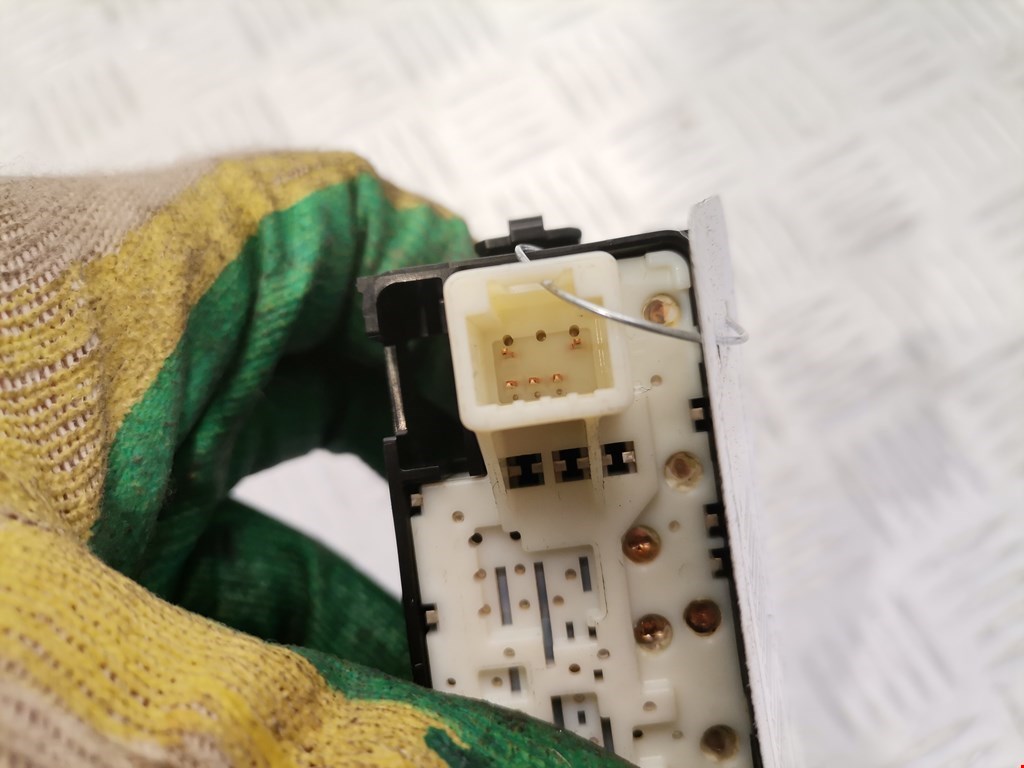 Кнопка стеклоподъемника LEXUS CT 2010-2018