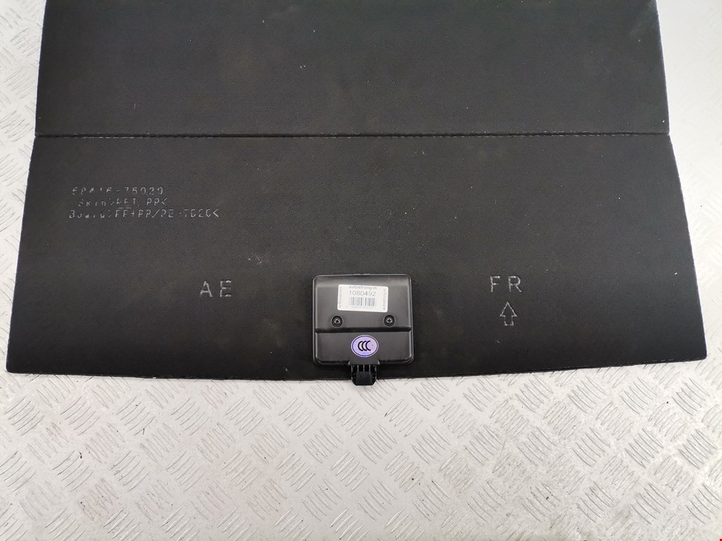 Шторка багажника (полка) LEXUS CT 2010-2018