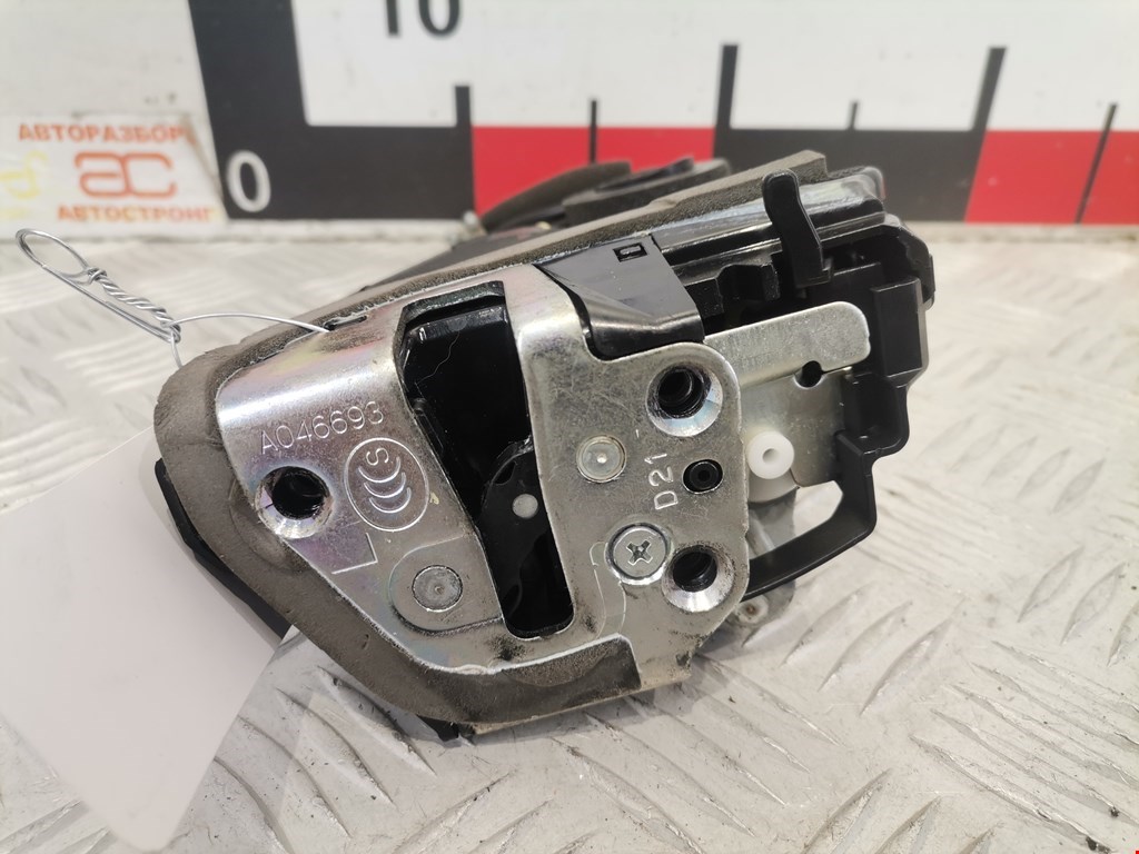 Замок двери задней левой LEXUS CT 2010-2018