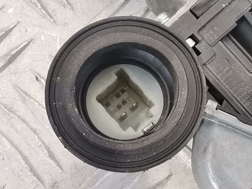 Стеклоподъемник задний левый LEXUS CT 2010-2018