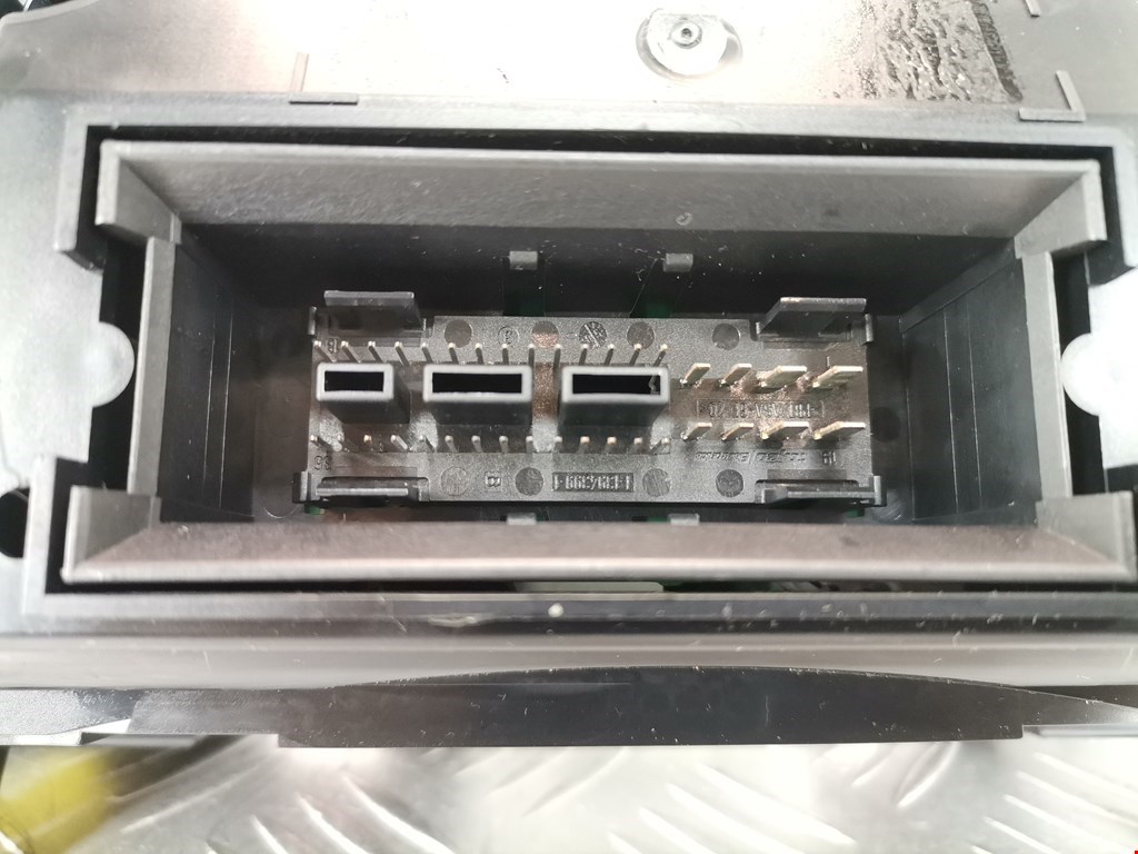 Панель приборов (щиток) VOLKSWAGEN Passat B6 2005-2011