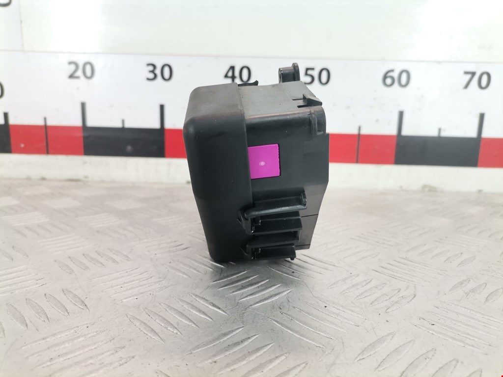 Датчик уровня в бачок омывателя AUDI A6 C5 1997-2004