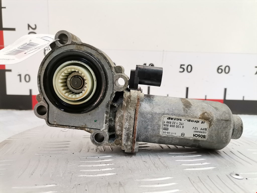 Сервопривод (электропривод моторчик привода) раздаточной коробки Land Rover Discovery 3 (2004-2009)