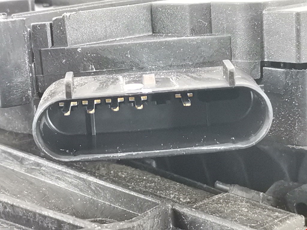 Замок двери задней правой FORD Fiesta 2008-2012