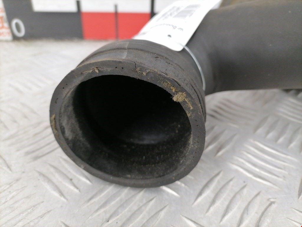 Патрубок интеркулера VOLKSWAGEN Passat B5 1997-2005