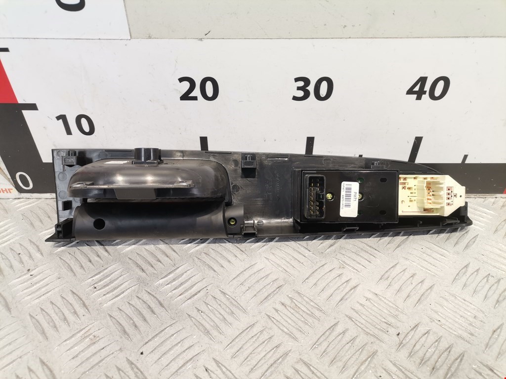 Блок управления стеклоподъемниками KIA Venga 2010-2018