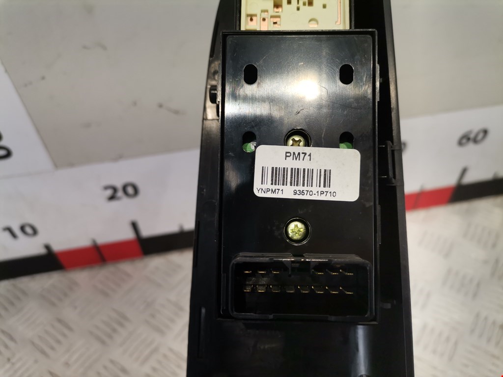 Блок управления стеклоподъемниками KIA Venga 2010-2018