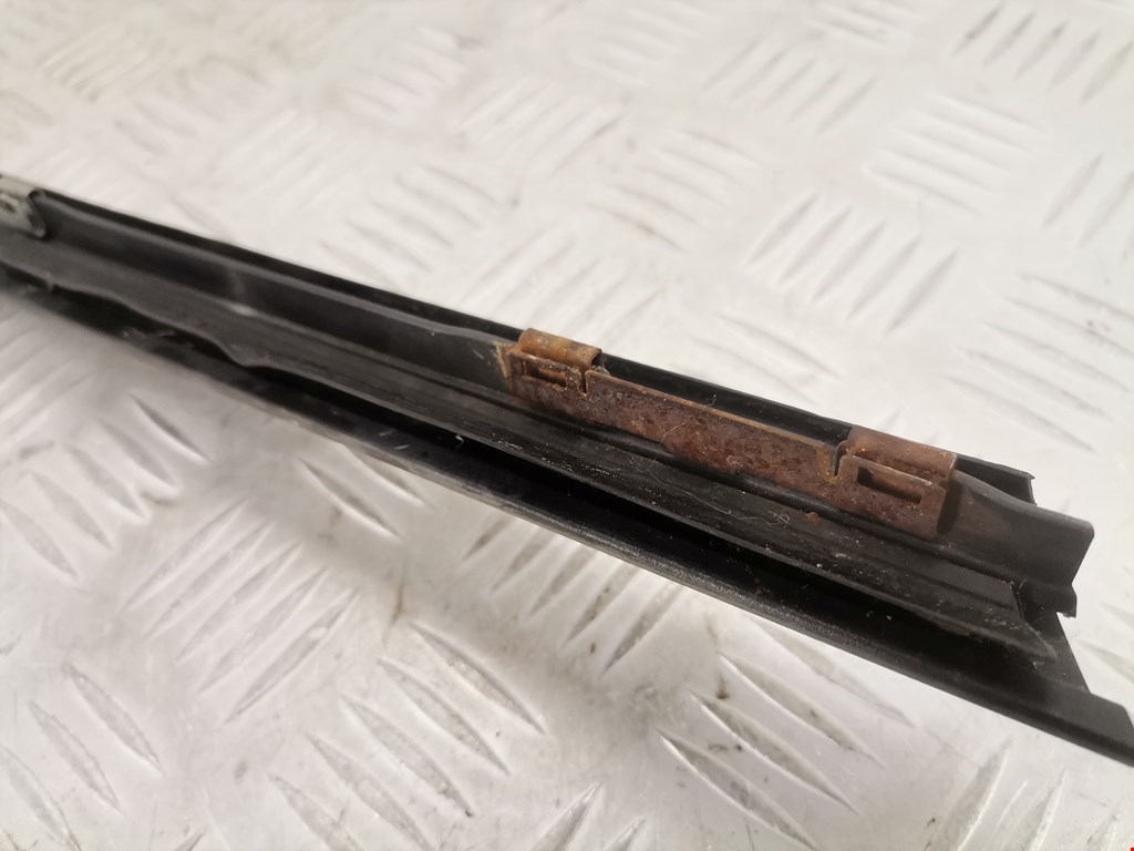 Молдинг лобового стекла VOLVO XC70 II 2007-2016