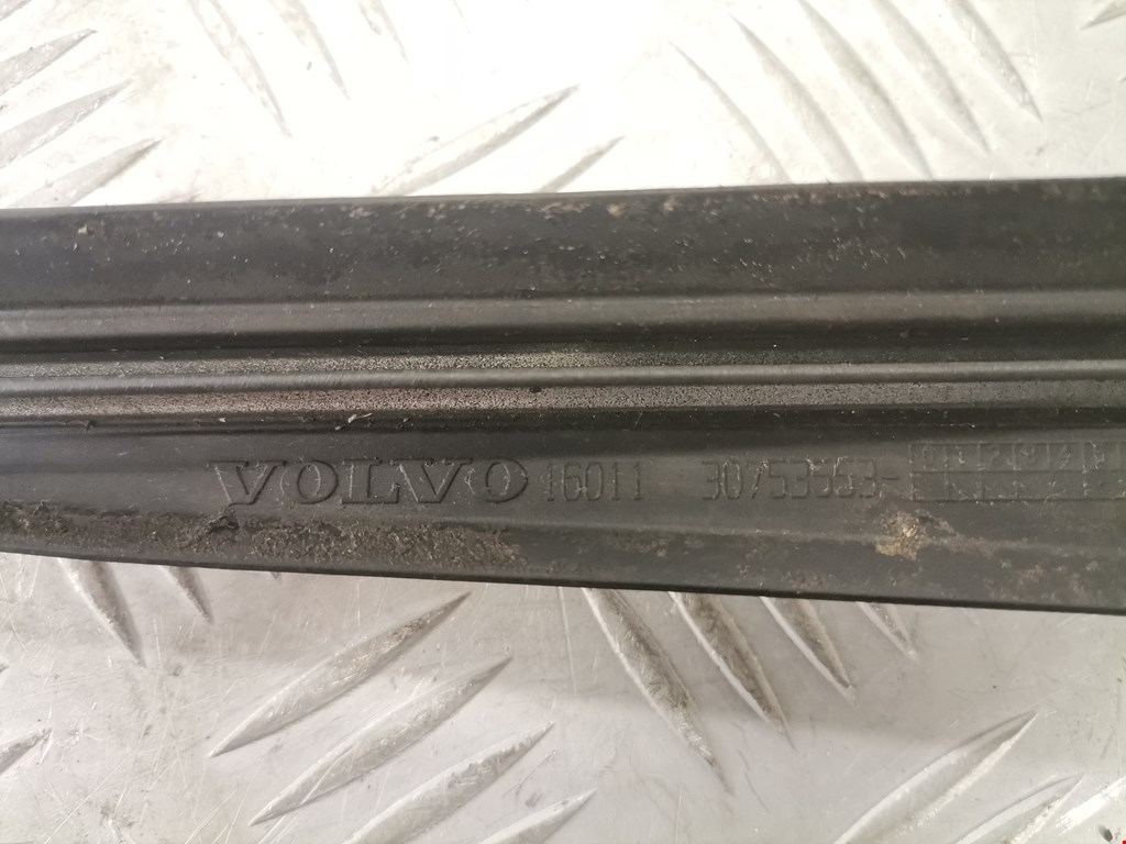 Молдинг лобового стекла VOLVO XC70 II 2007-2016