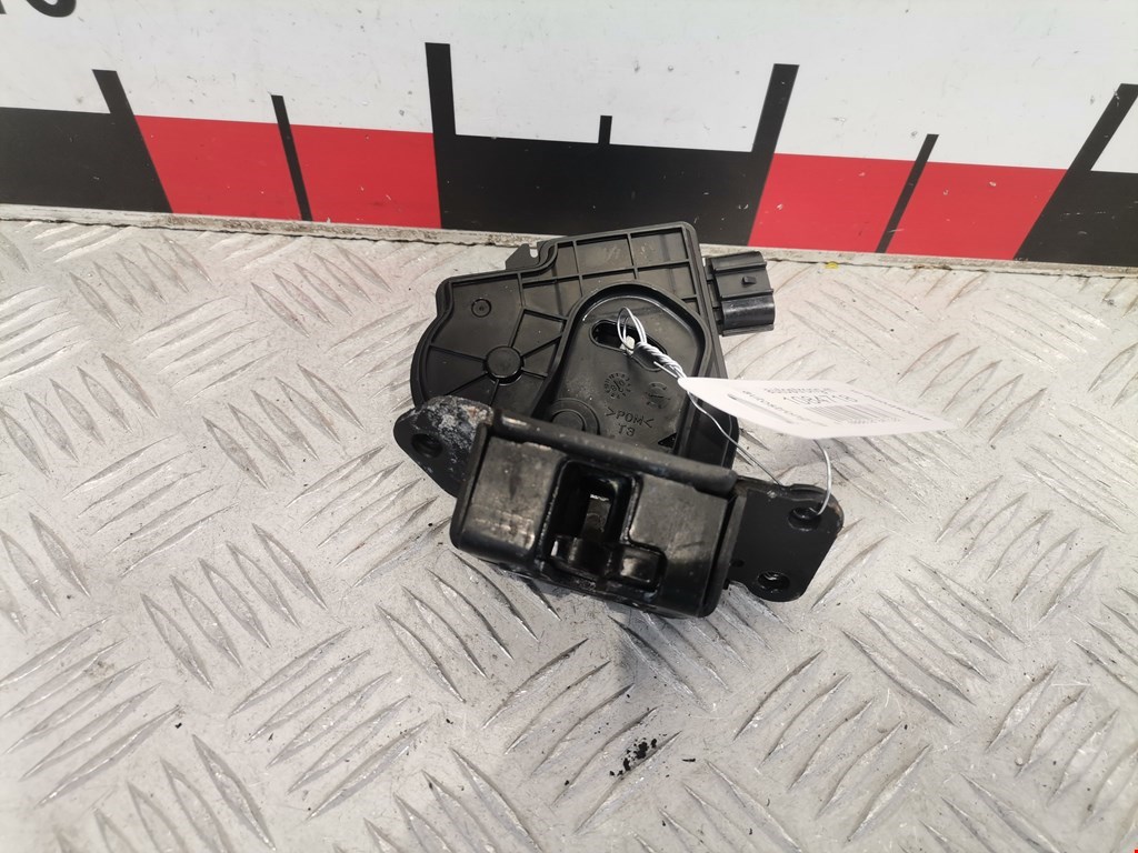 Замок багажника (крышки двери) TOYOTA Auris E150 2006-2012