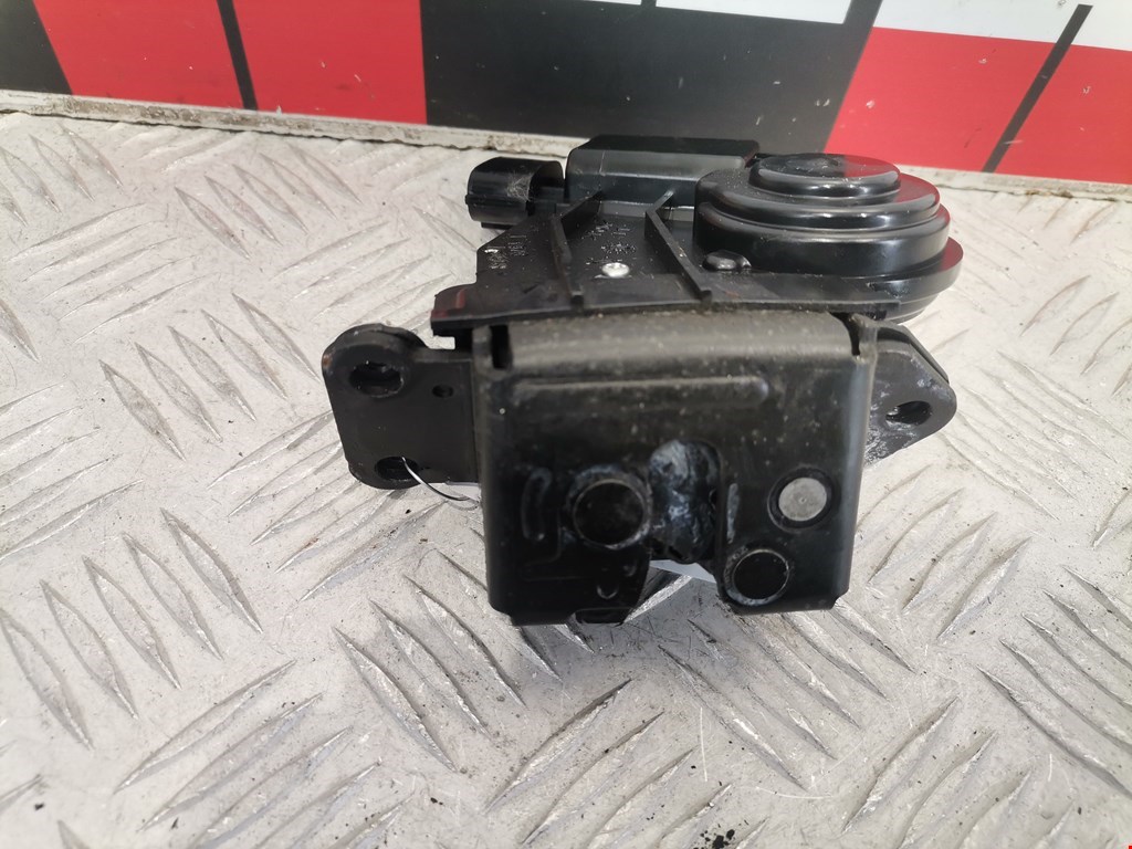 Замок багажника (крышки двери) TOYOTA Auris E150 2006-2012