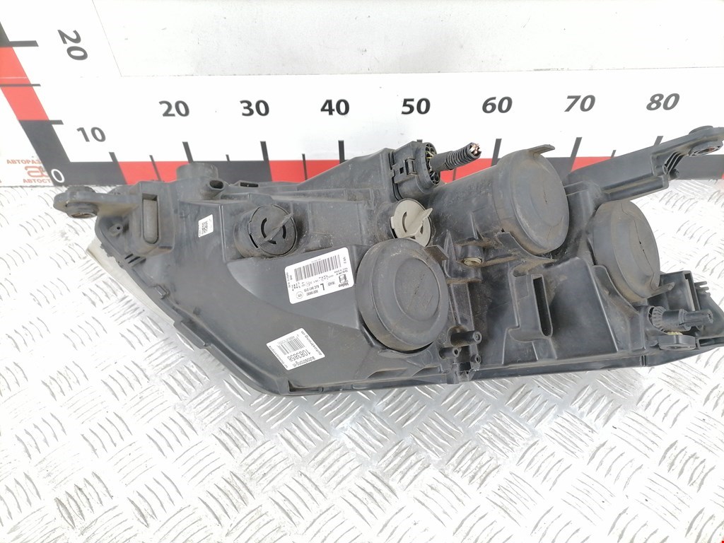 Фара левая SEAT Toledo 2012-2019