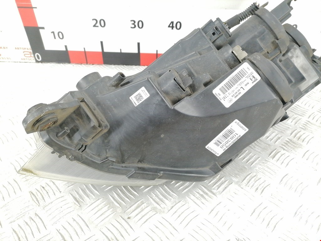 Фара левая SEAT Toledo 2012-2019