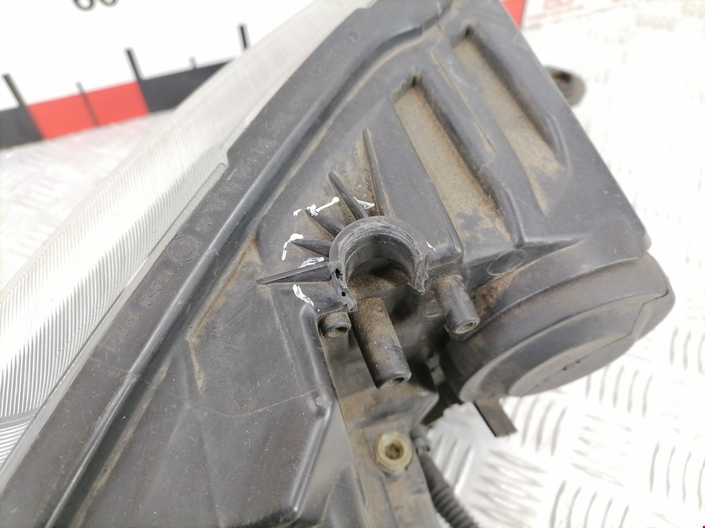 Фара левая SEAT Toledo 2012-2019