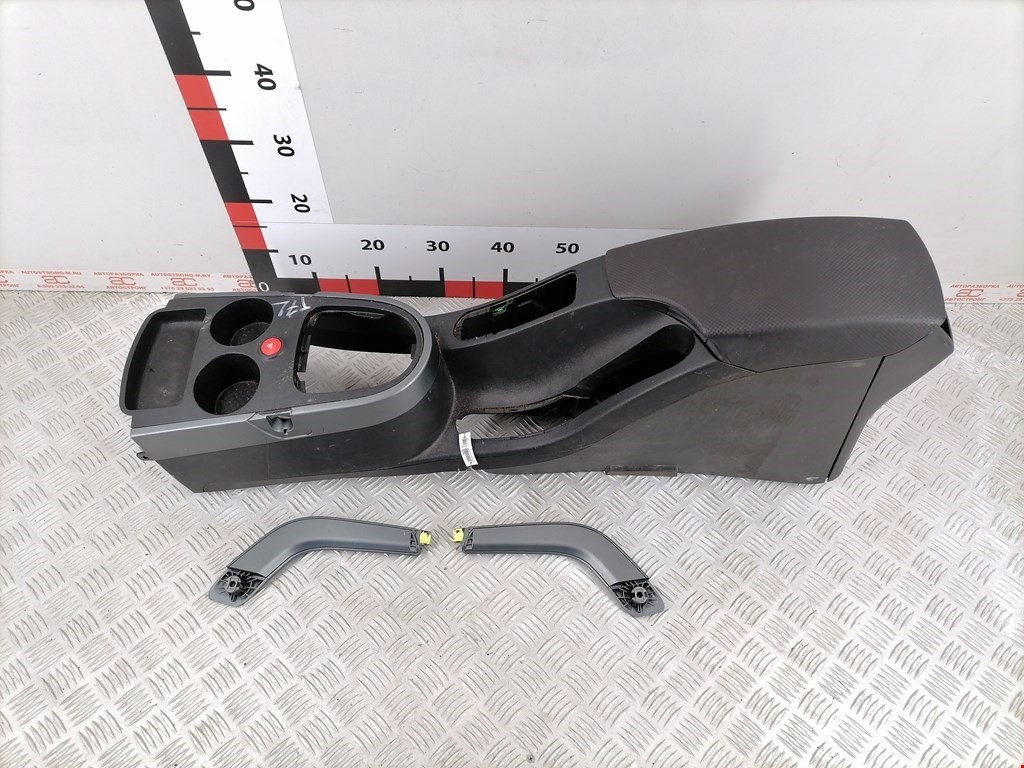 Подлокотник в салон SEAT Altea 2004-2015