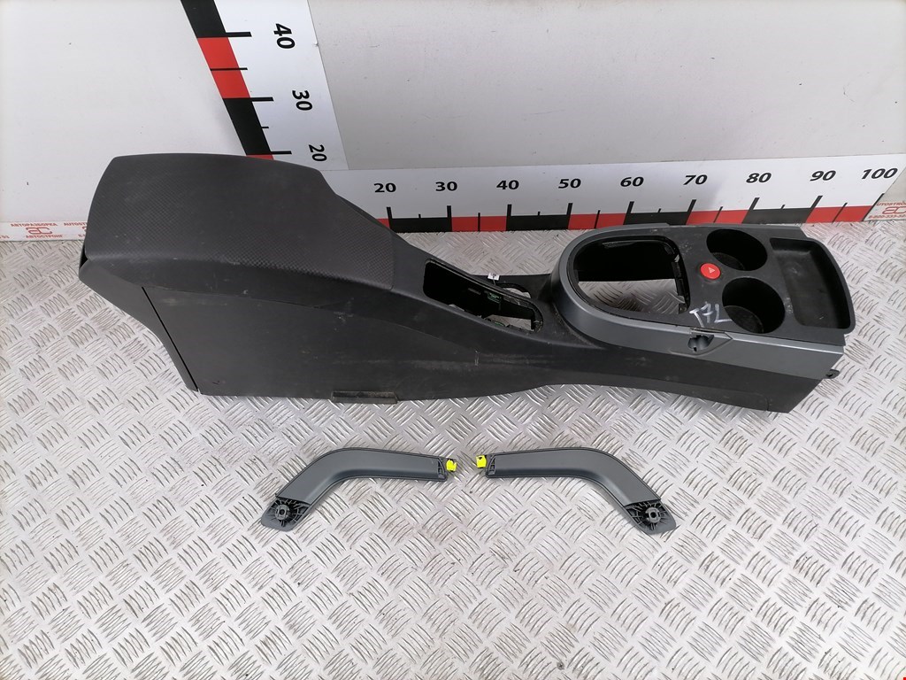 Подлокотник в салон SEAT Altea 2004-2015