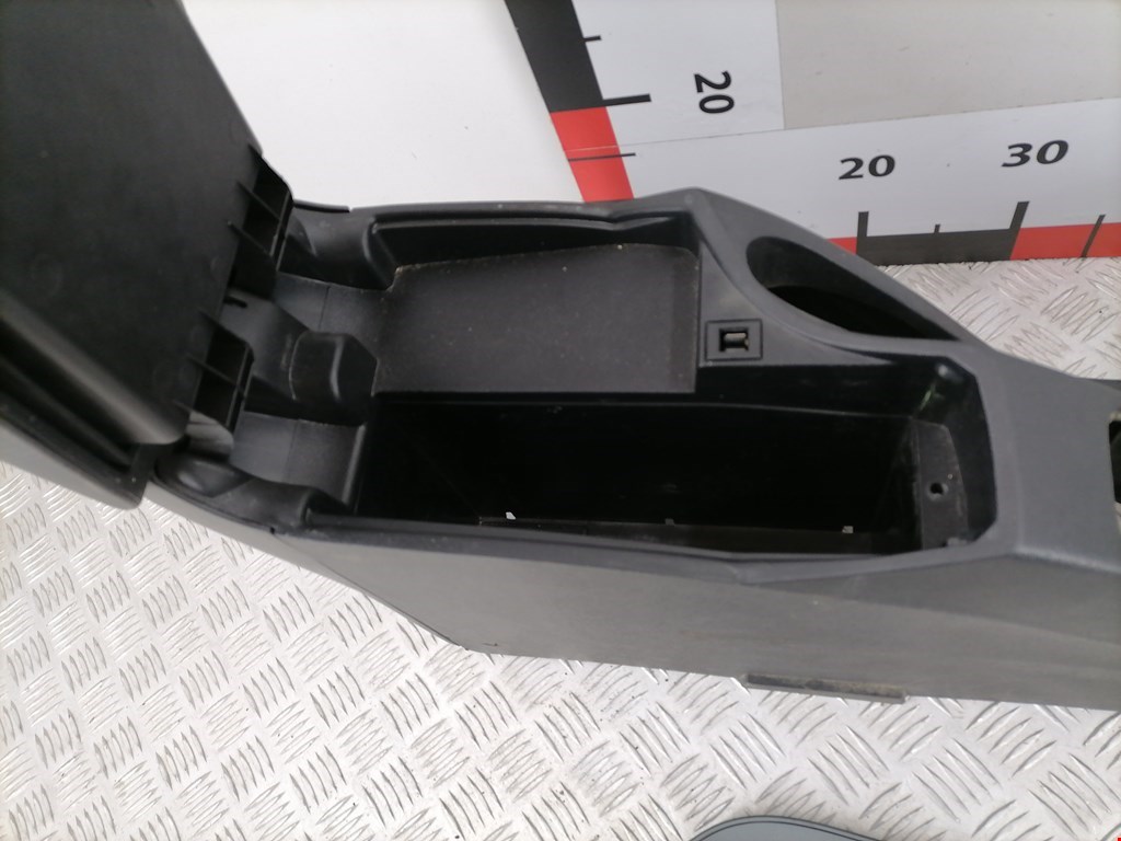 Подлокотник в салон SEAT Altea 2004-2015