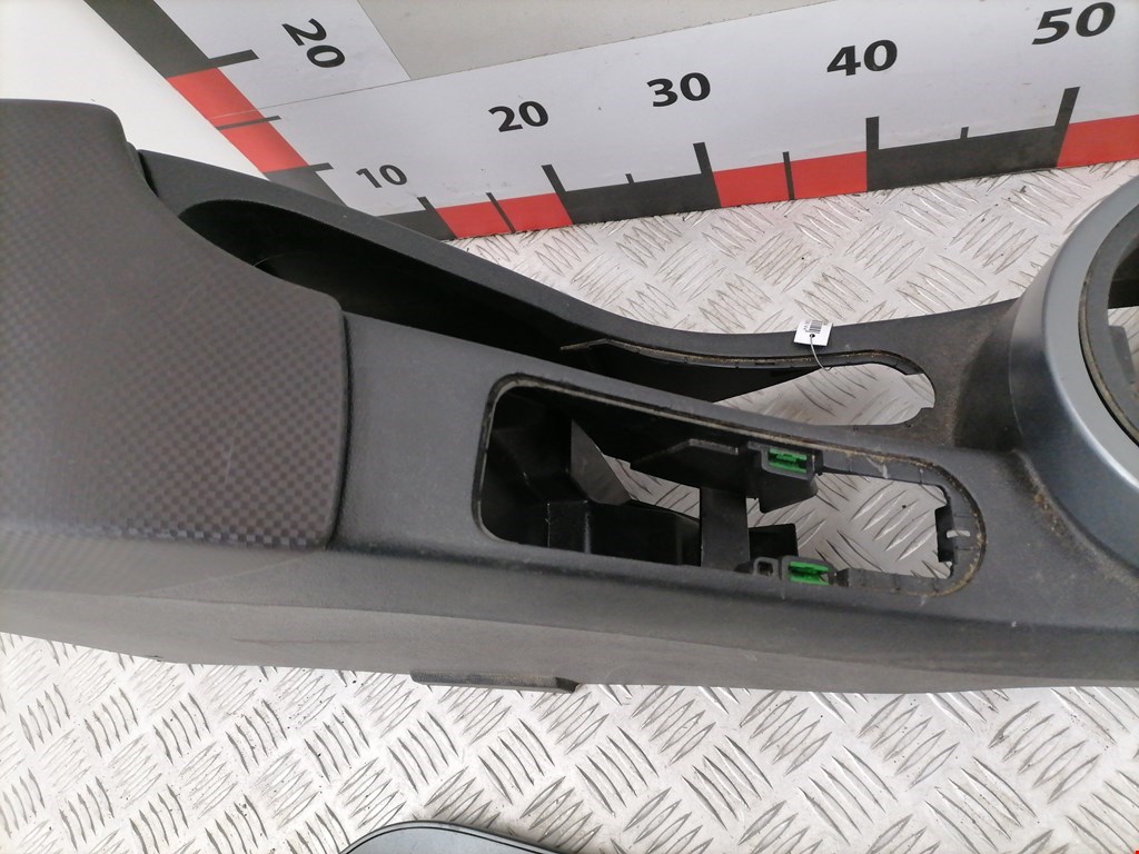 Подлокотник в салон SEAT Altea 2004-2015