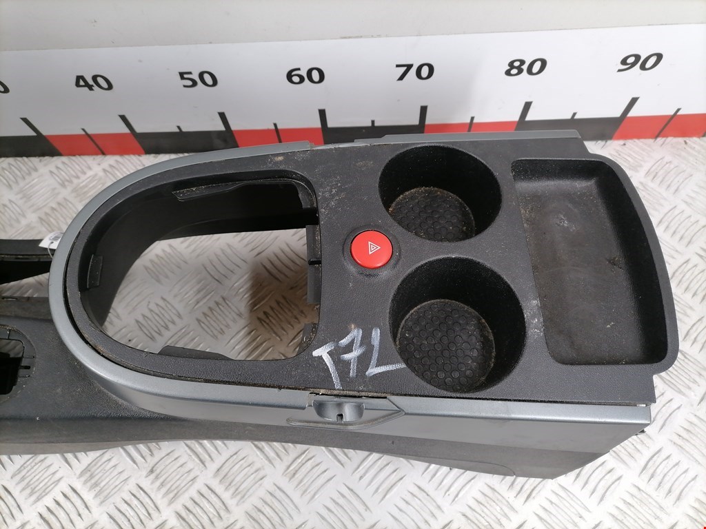 Подлокотник в салон SEAT Altea 2004-2015